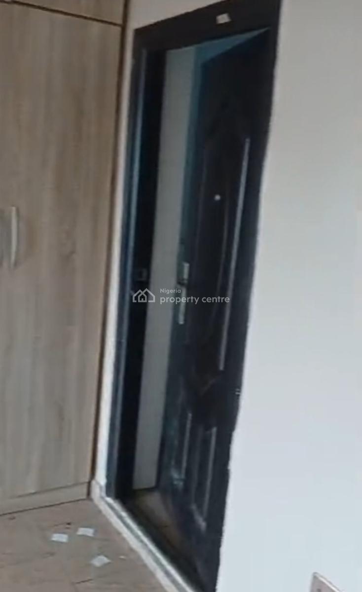 Upstairs Room Selfcon Inside a Shared Apartment{ Video}, Lekki Scheme 2 Abraham Adesanya, Ajah, Lagos, Self Contain (single Rooms) for Rent