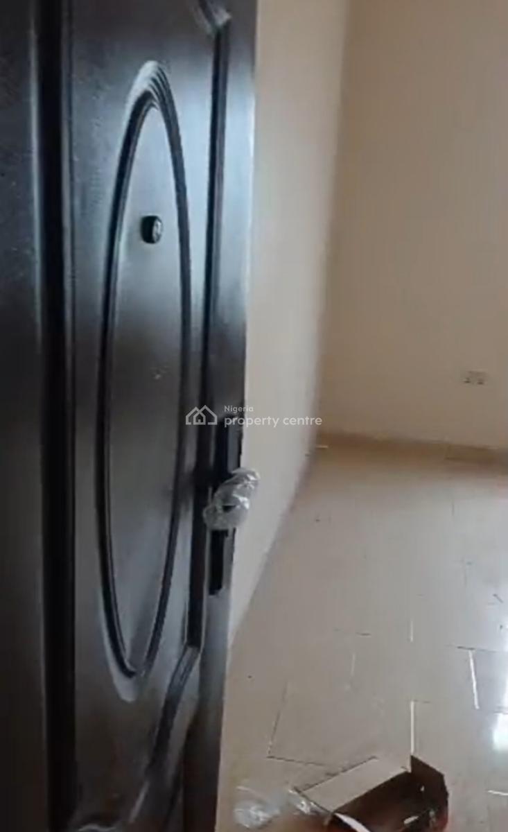 Upstairs Room Selfcon Inside a Shared Apartment{ Video}, Lekki Scheme 2 Abraham Adesanya, Ajah, Lagos, Self Contain (single Rooms) for Rent