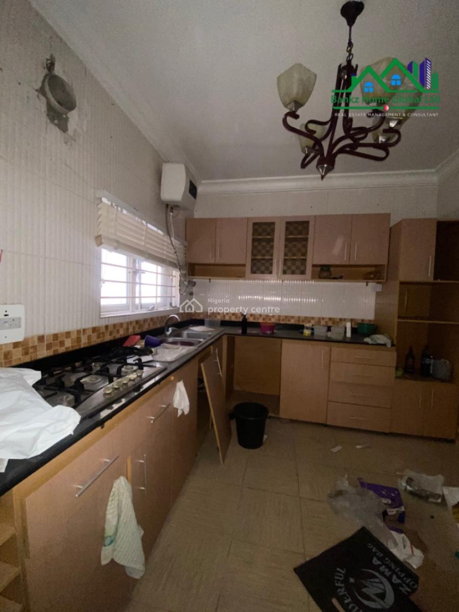 Spacious 3bedroom Apartment with a Bq, Lekki Phase 1, Lekki, Lagos, Flat / Apartment for Rent