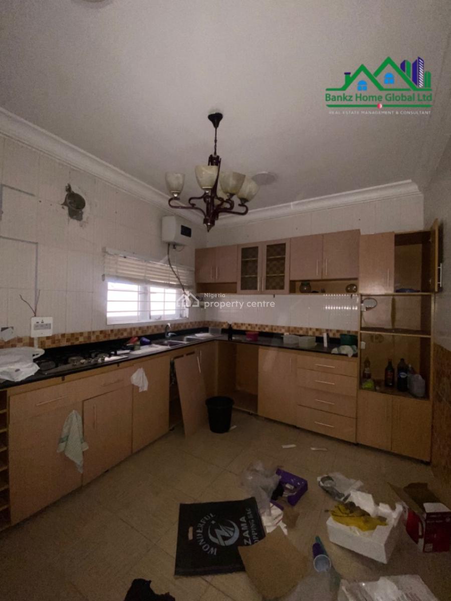 Spacious 3bedroom Apartment with a Bq, Lekki Phase 1, Lekki, Lagos, Flat / Apartment for Rent