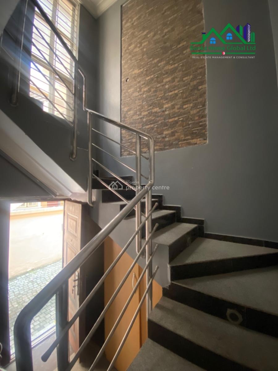 Spacious 3bedroom Apartment with a Bq, Lekki Phase 1, Lekki, Lagos, Flat / Apartment for Rent