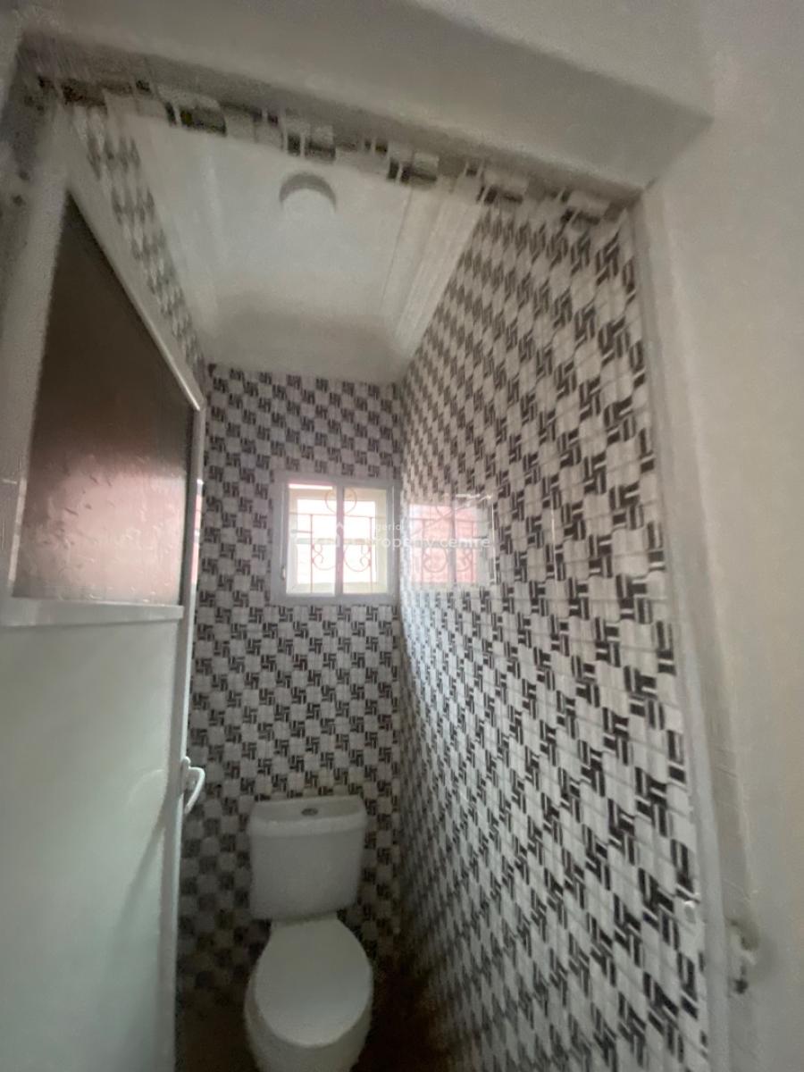 Spacious and Sharp 2 Bedroom Apartment Upstairs, in a Gated Estate in Sangotedo Ajah, Sangotedo, Ajah, Lagos, Flat / Apartment for Rent