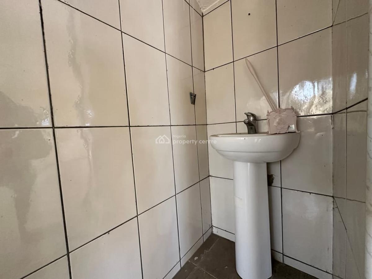 3 Bedroom Apartment, Mobil Road, Ajah, Lagos, Flat / Apartment for Rent