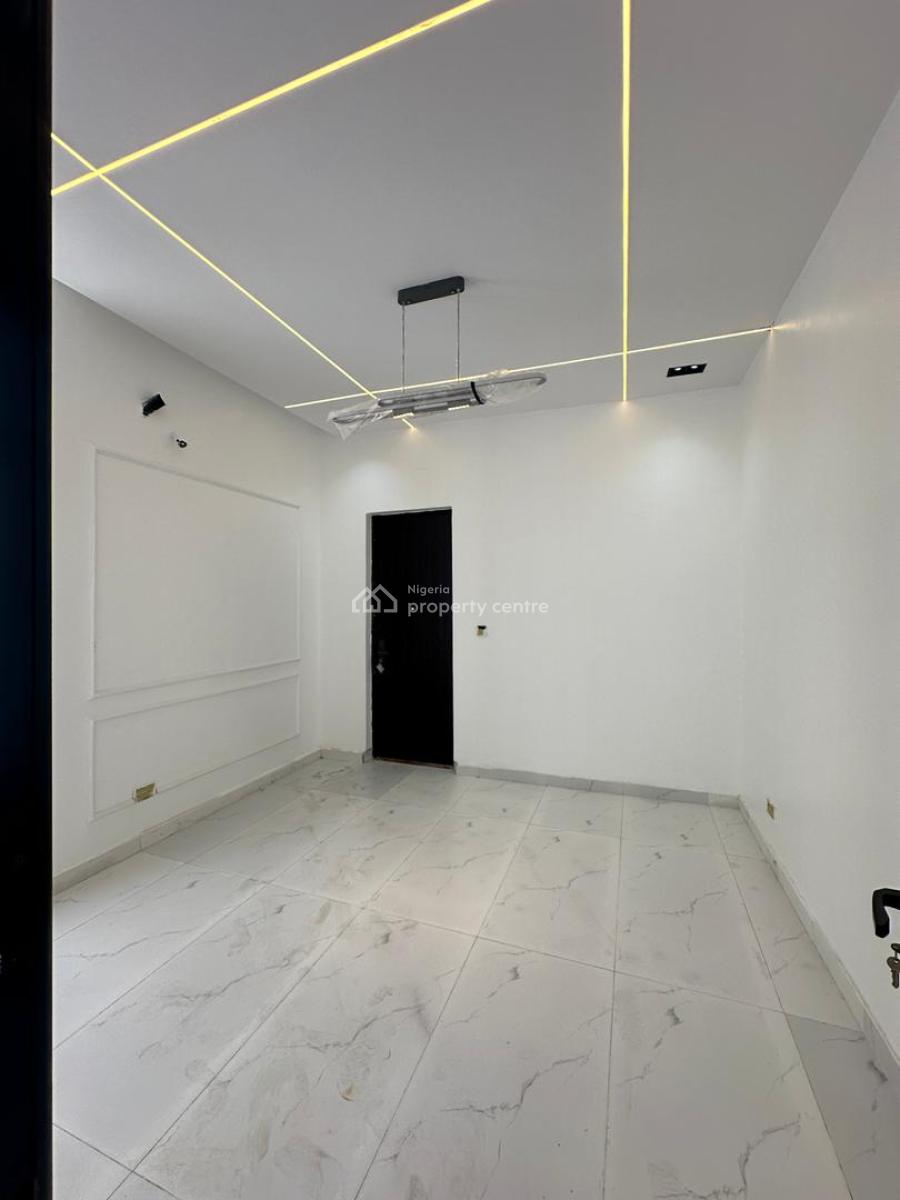 Exquisite  Spacious 5 Bedroom Fully Detached Duplex + Bq, Gym & Pool, Chevron, Lekki, Lagos, Detached Duplex for Sale