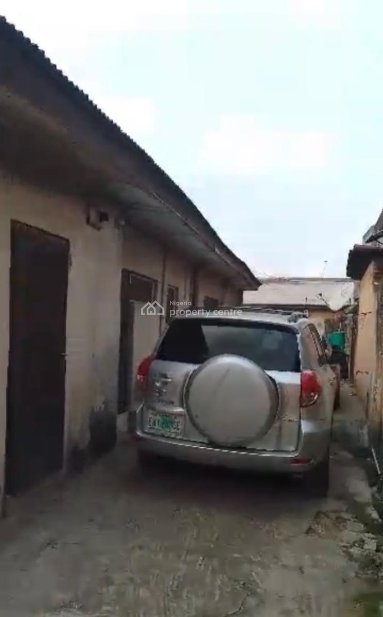 a Well Maintained Building, Lawanson Surulere, Surulere, Lagos, House for Sale
