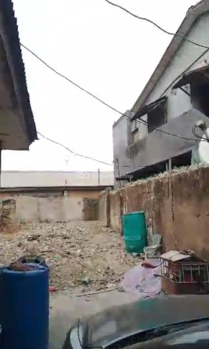 a Well Maintained Building, Lawanson Surulere, Surulere, Lagos, House for Sale