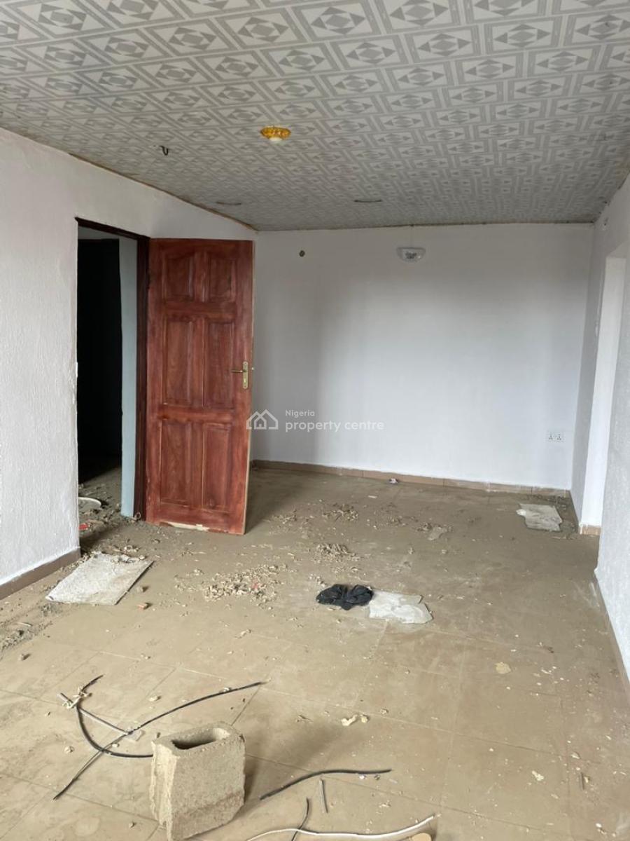 2-units of 2bedroom Flats  and a Unit of Room and Parlor Self-c, Opposite Pandim Hotel, Jinarere One, Iyana Church, Ibadan, Ibadan, Oyo, Mini Flat (room and Parlour) for Rent