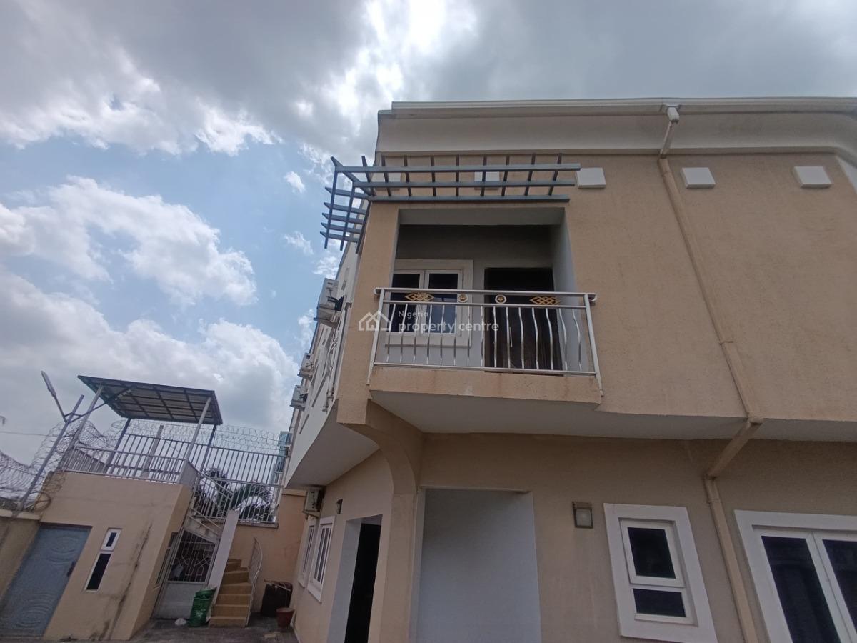 5 Bedrooms Semi Detached Duplex, Customs Gate, Oluyole Estate, Ibadan., Ibadan, Oyo, Semi-detached Duplex for Sale