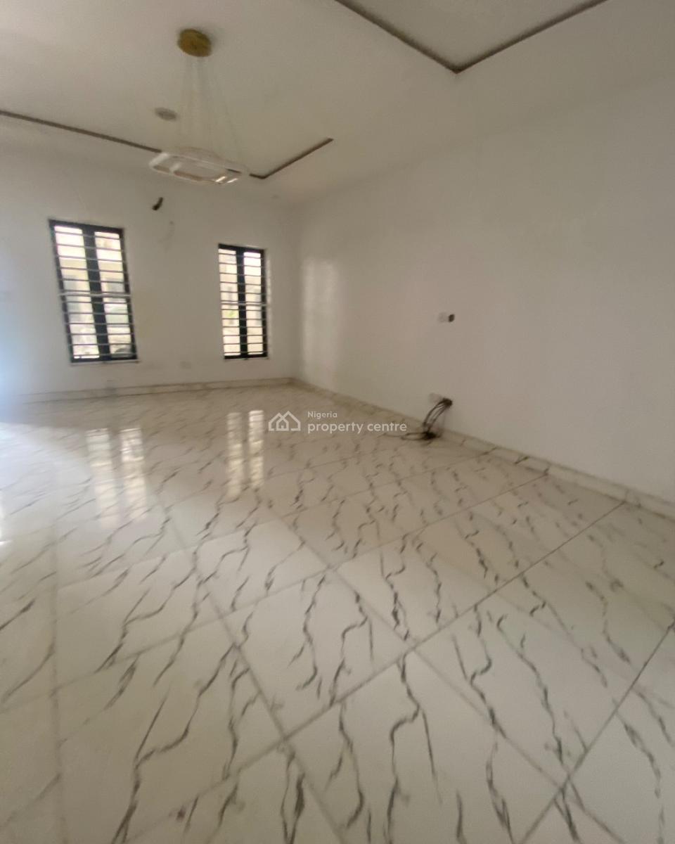 Sprawling 2 Bedroom Apartment, Lekki Phase 1, Lekki, Lagos, Flat / Apartment for Sale