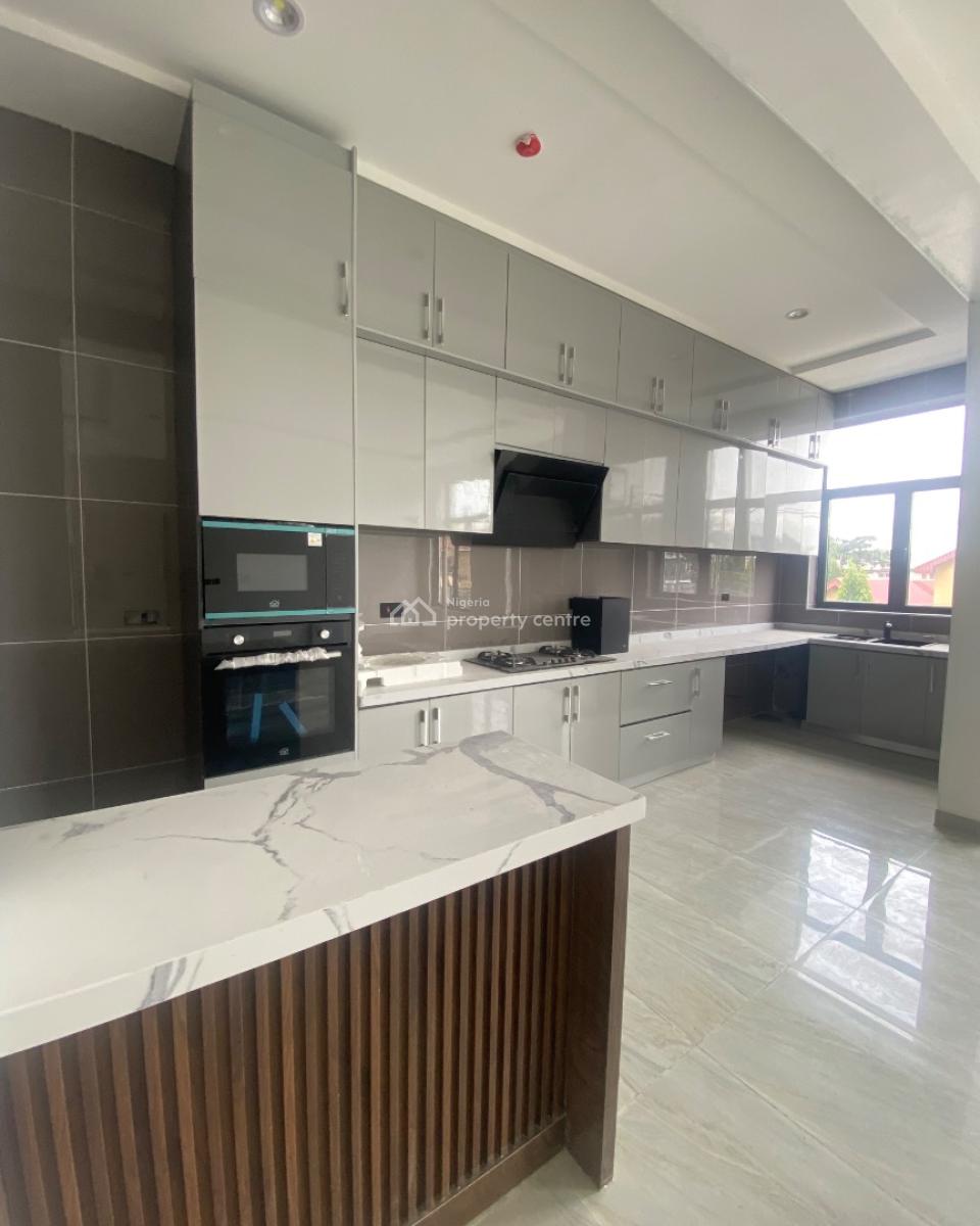 Sprawling 2 Bedroom Apartment, Lekki Phase 1, Lekki, Lagos, Flat / Apartment for Sale