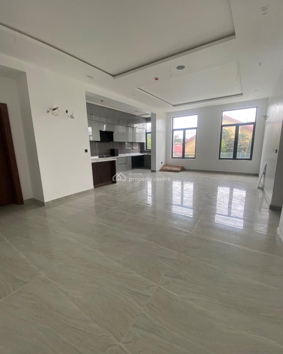 Sprawling 2 Bedroom Apartment, Lekki Phase 1, Lekki, Lagos, Flat / Apartment for Sale