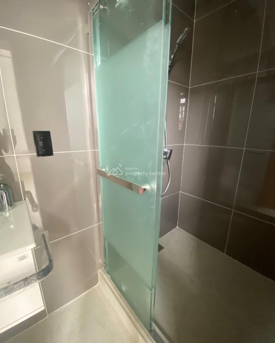 Sprawling 2 Bedroom Apartment, Lekki Phase 1, Lekki, Lagos, Flat / Apartment for Sale