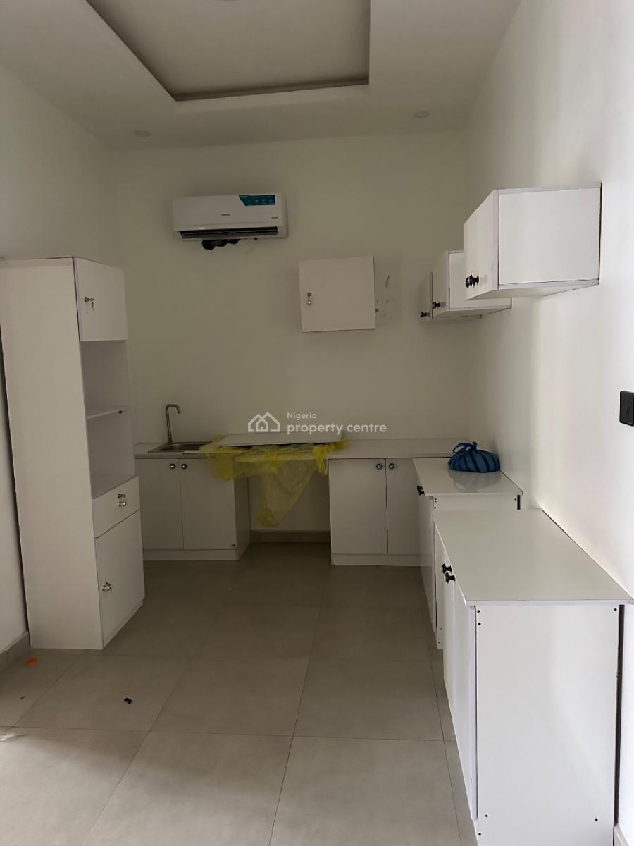 Semi Masters Room in Orchid Road., Orchid Road, Royal Pine Gate 1., Lekki Phase 1, Lekki, Lagos, Terraced Duplex for Rent