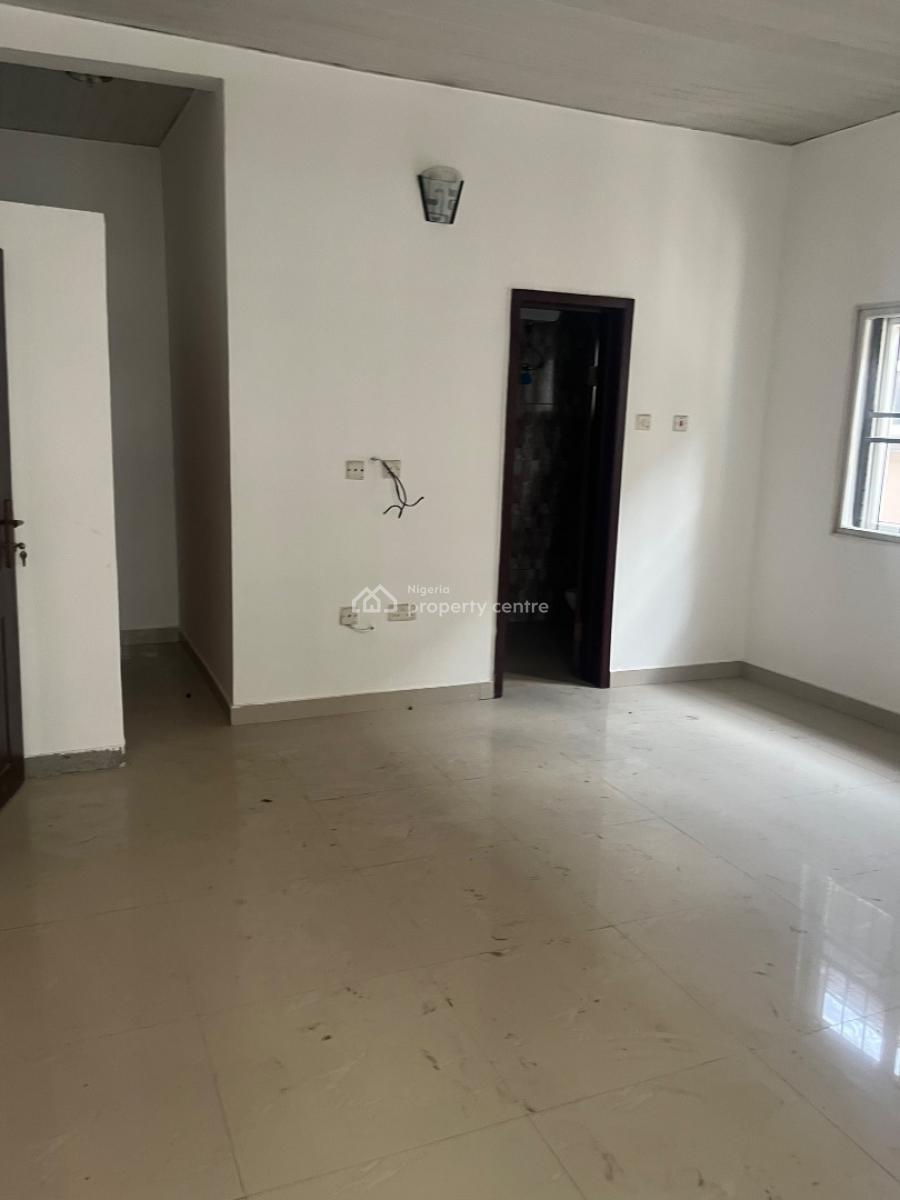 Spacious Ensuite Bedroom Upstairs for Office Or Residential Use, By Chisco Junction, Ikate Elegushi, Lekki, Lagos, Flat / Apartment for Rent