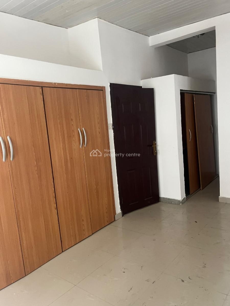 Spacious Ensuite Bedroom Upstairs for Office Or Residential Use, By Chisco Junction, Ikate Elegushi, Lekki, Lagos, Flat / Apartment for Rent