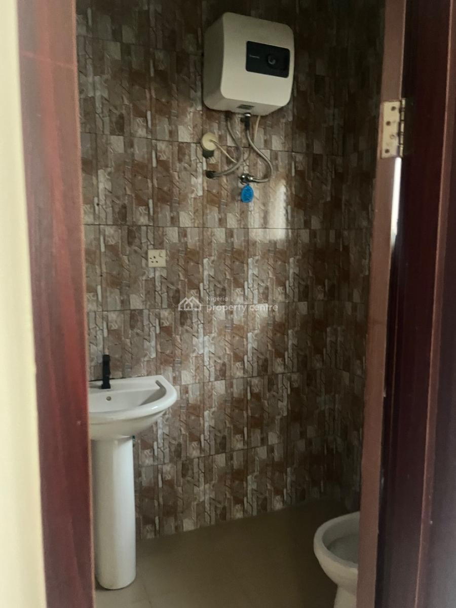 Spacious Ensuite Bedroom Upstairs for Office Or Residential Use, By Chisco Junction, Ikate Elegushi, Lekki, Lagos, Flat / Apartment for Rent