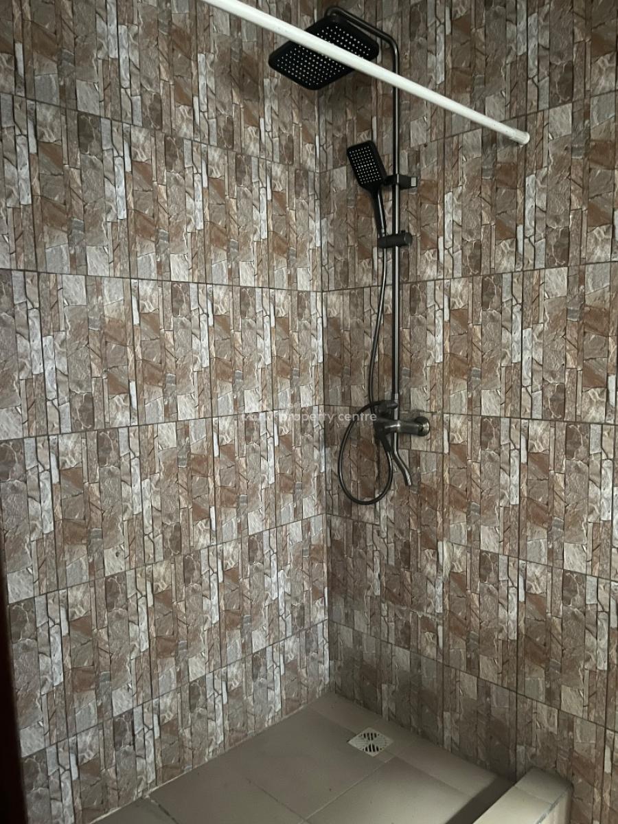 Spacious Ensuite Bedroom Upstairs for Office Or Residential Use, By Chisco Junction, Ikate Elegushi, Lekki, Lagos, Flat / Apartment for Rent