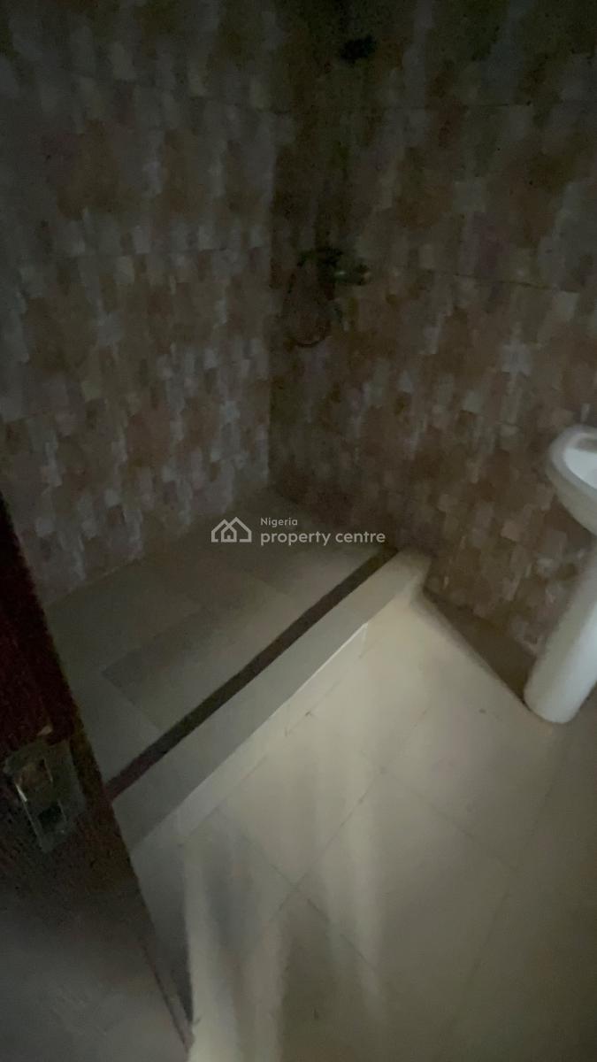 Spacious Ensuite Bedroom Upstairs for Office Or Residential Use, By Chisco Junction, Ikate Elegushi, Lekki, Lagos, Flat / Apartment for Rent
