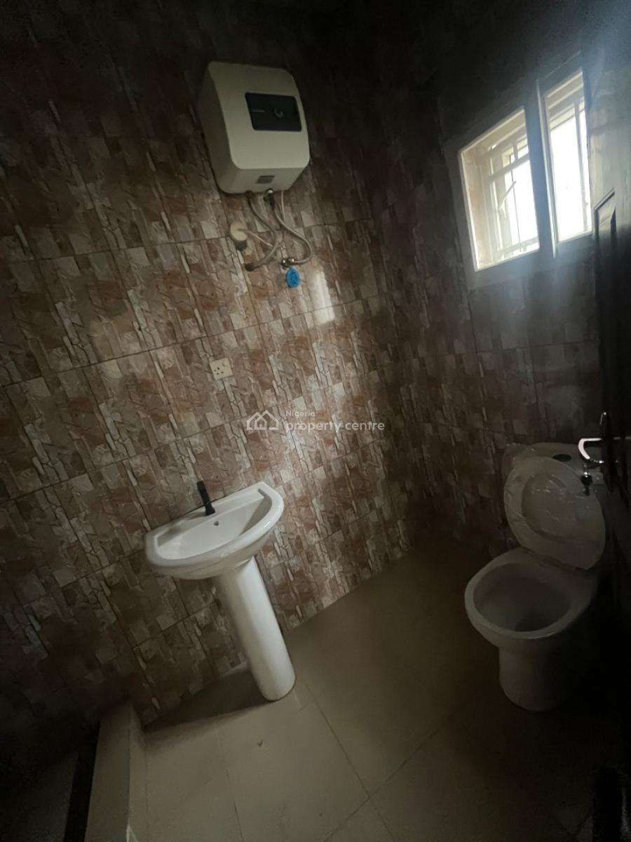 Spacious Ensuite Bedroom Upstairs for Office Or Residential Use, By Chisco Junction, Ikate Elegushi, Lekki, Lagos, Flat / Apartment for Rent