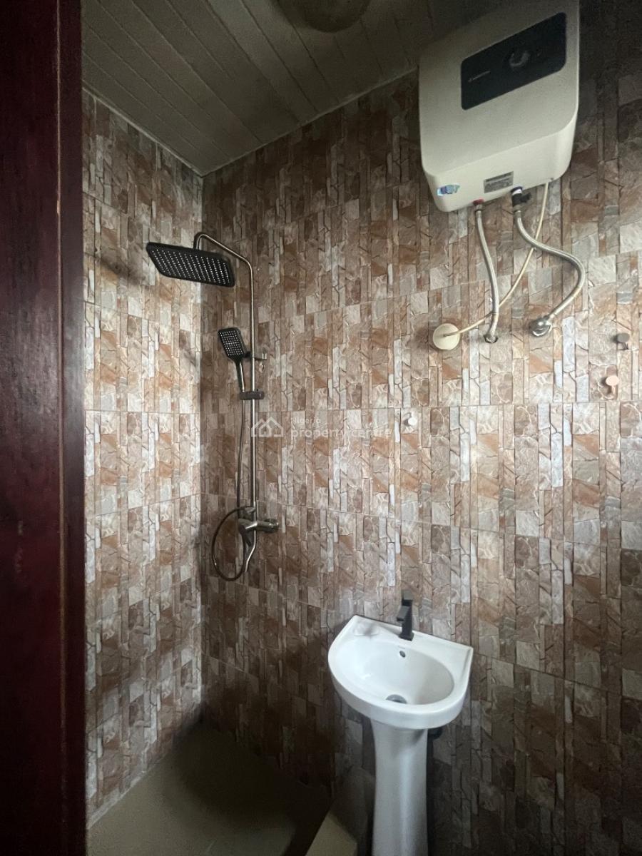 Spacious Ensuite Bedroom Upstairs for Office Or Residential Use, By Chisco Junction, Ikate Elegushi, Lekki, Lagos, Flat / Apartment for Rent