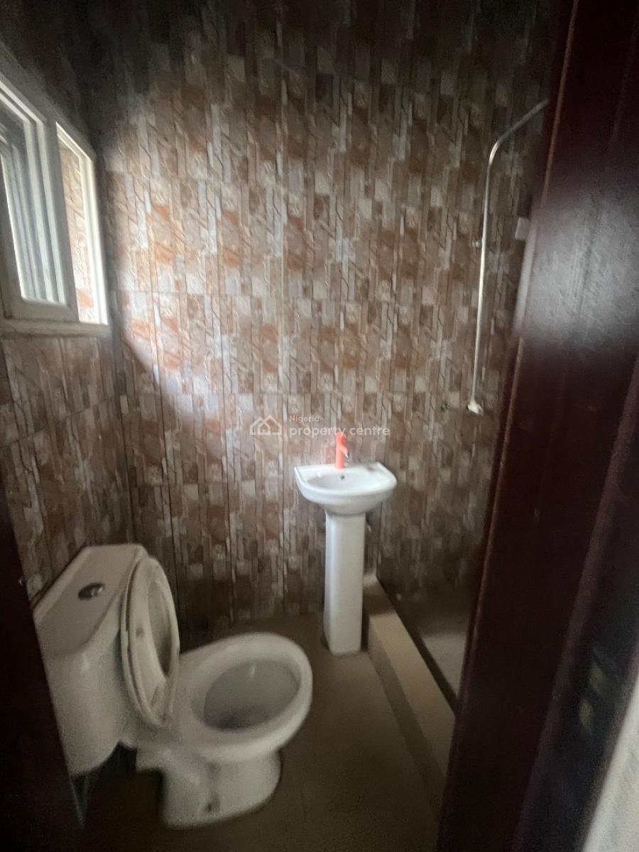 Miniflat  (upstairs ) Office and Residential Use, By Chisco Junction, Ikate Elegushi, Lekki, Lagos, Flat / Apartment for Rent