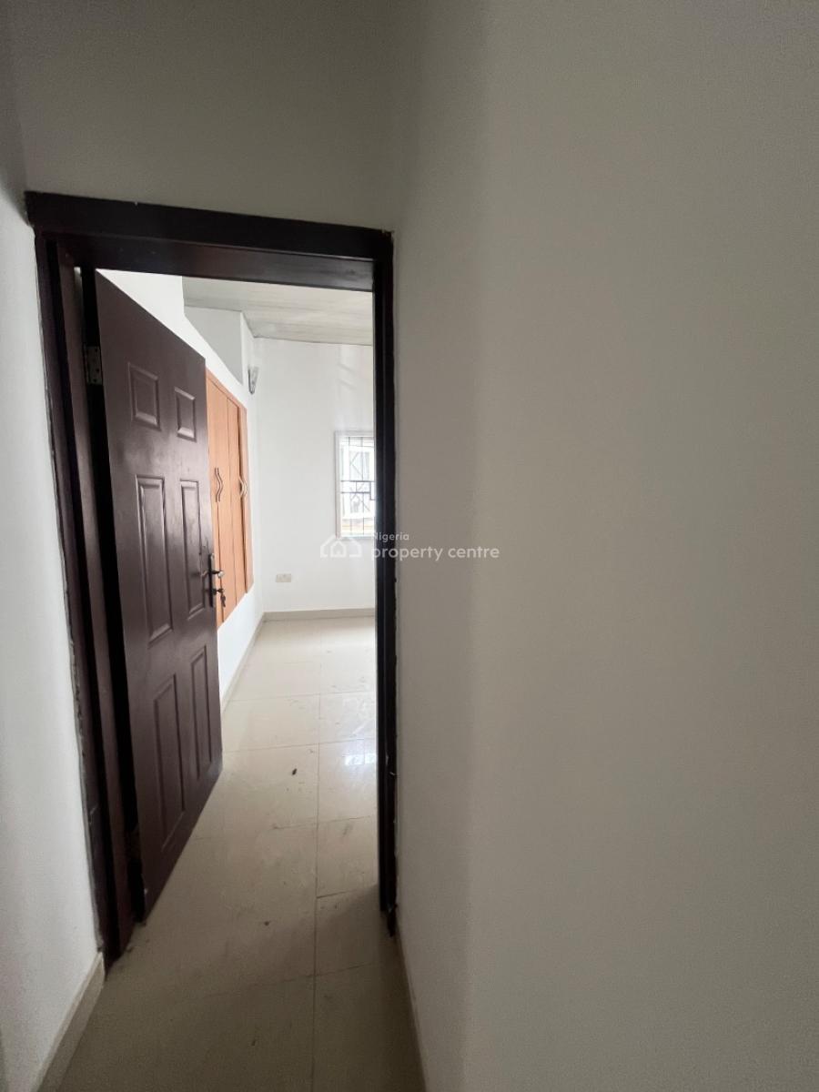 Miniflat  (upstairs ) Office and Residential Use, By Chisco Junction, Ikate Elegushi, Lekki, Lagos, Flat / Apartment for Rent
