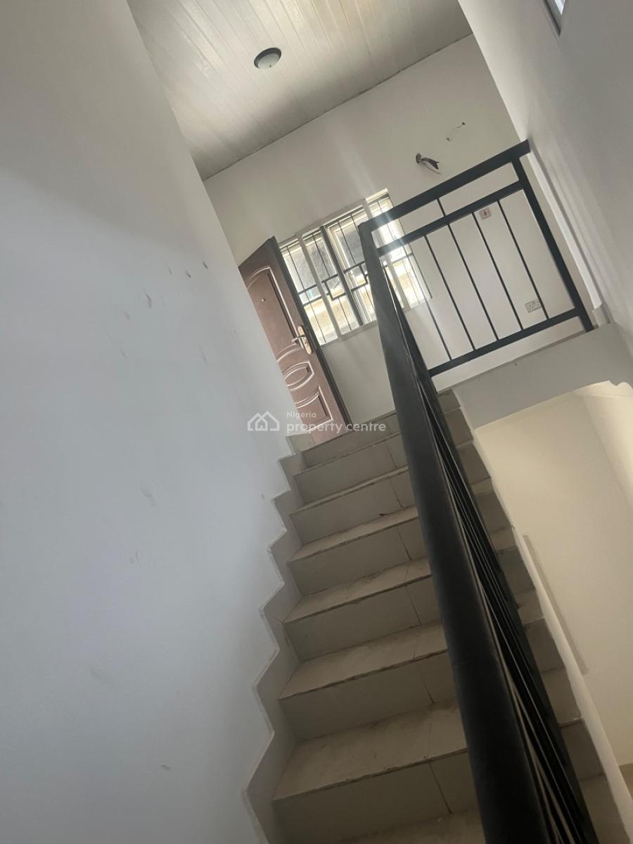 Miniflat  (upstairs ) Office and Residential Use, By Chisco Junction, Ikate Elegushi, Lekki, Lagos, Flat / Apartment for Rent