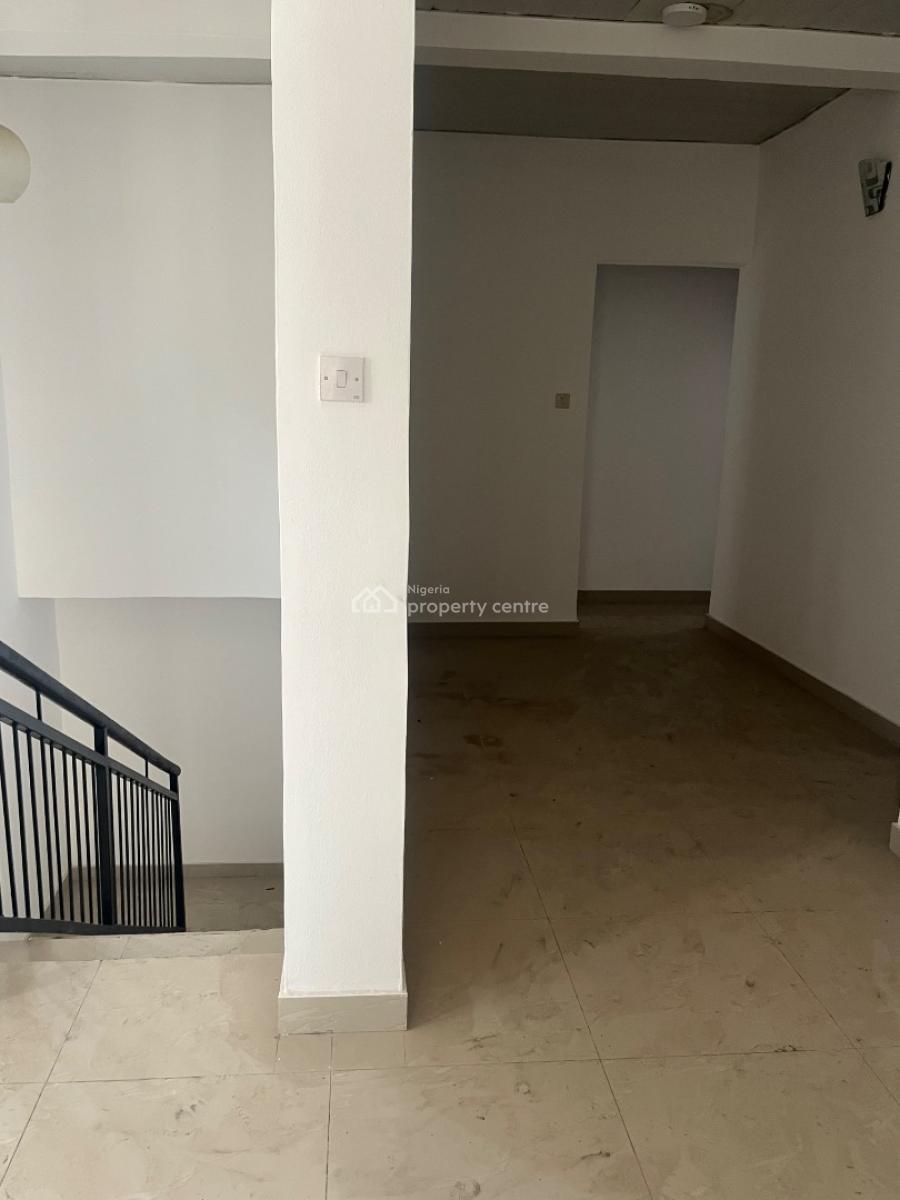 Miniflat  (upstairs ) Office and Residential Use, By Chisco Junction, Ikate Elegushi, Lekki, Lagos, Flat / Apartment for Rent