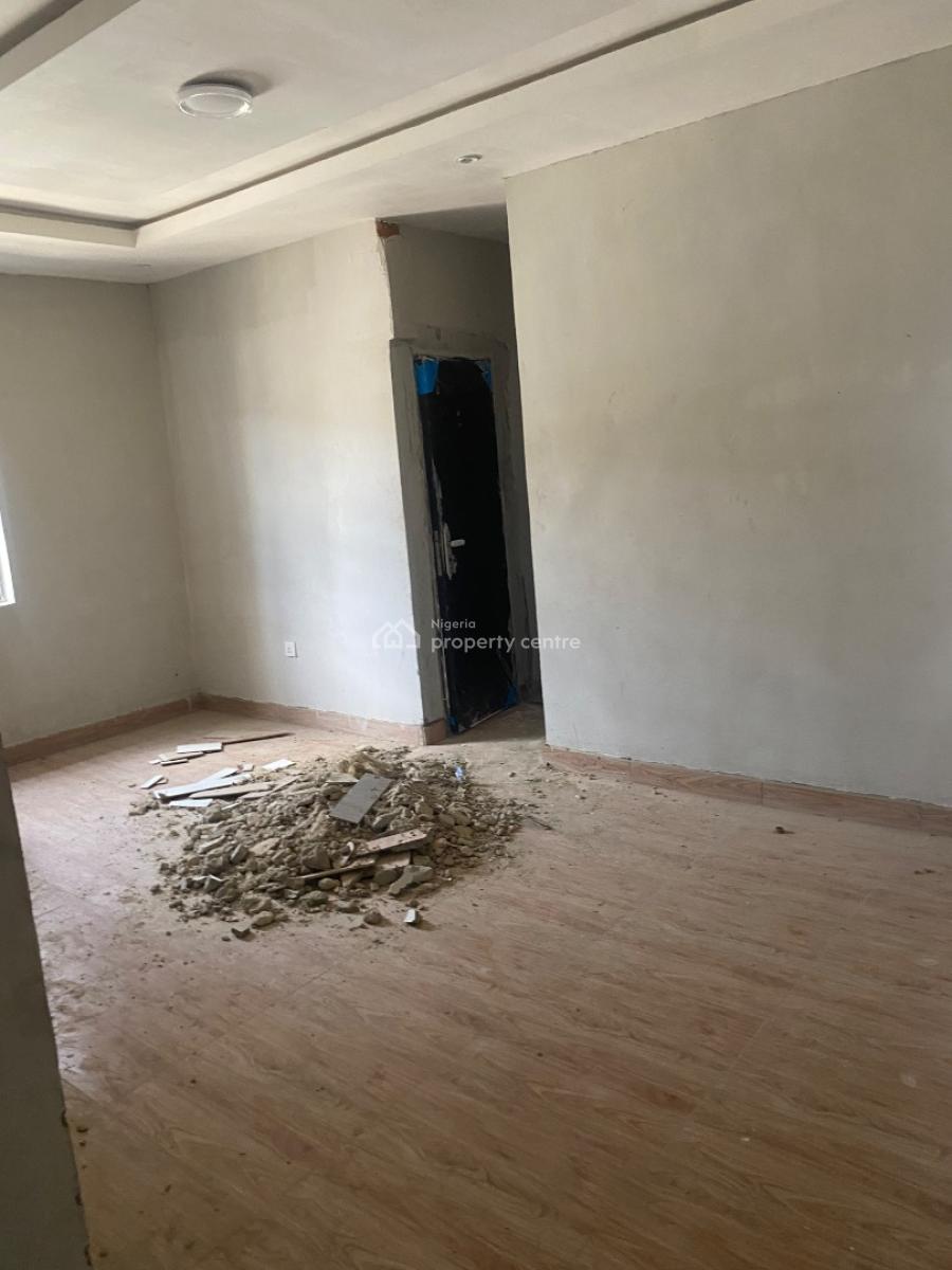 Spacious 2 Bedroom Flat, Shomolu, Lagos, Flat / Apartment for Rent
