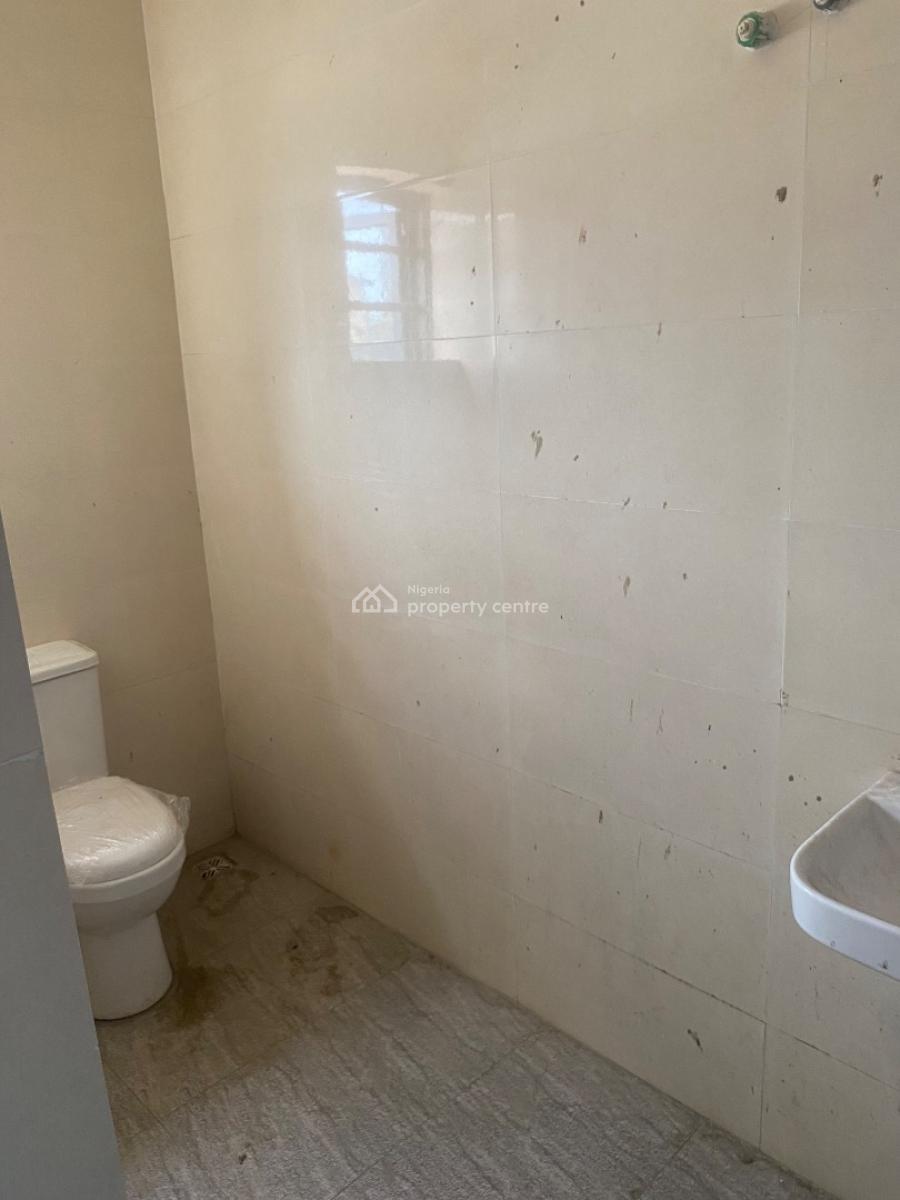 Spacious 2 Bedroom Flat, Shomolu, Lagos, Flat / Apartment for Rent