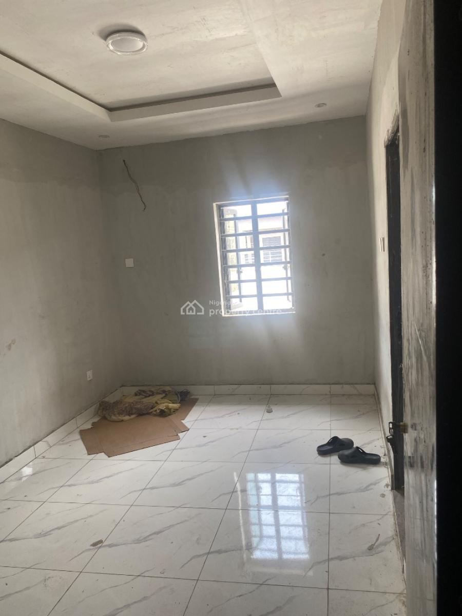 Spacious 2 Bedroom Flat, Shomolu, Lagos, Flat / Apartment for Rent