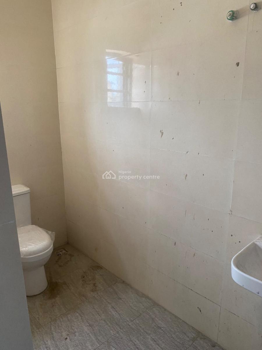 Spacious 2 Bedroom Flat, Shomolu, Lagos, Flat / Apartment for Rent