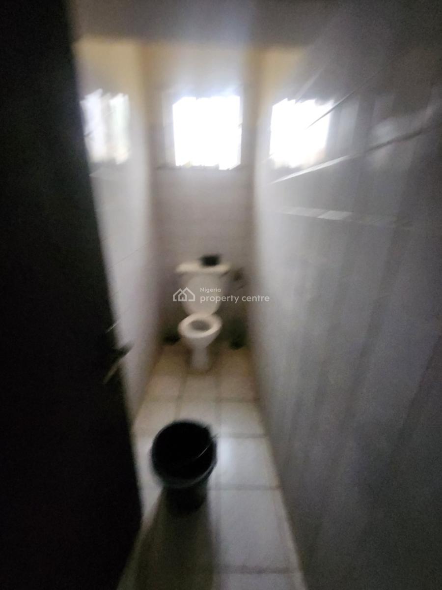 Clean 2 Bedroom Flat, Pay and Packin, Ground Floor, Wuse Zone, Wuse, Abuja, Flat / Apartment for Rent