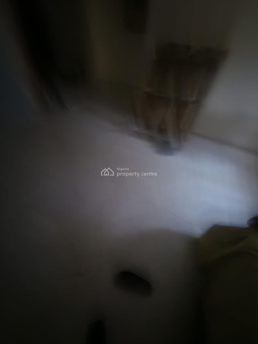 Clean 2 Bedroom Flat, Pay and Packin, Ground Floor, Wuse Zone, Wuse, Abuja, Flat / Apartment for Rent