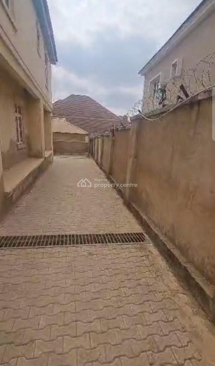 Spacious 4-bedrooms Semi Detached Duplex with Detached 2-rooms Bq, Inside an Estate, Gaduwa, Abuja, Semi-detached Duplex for Sale