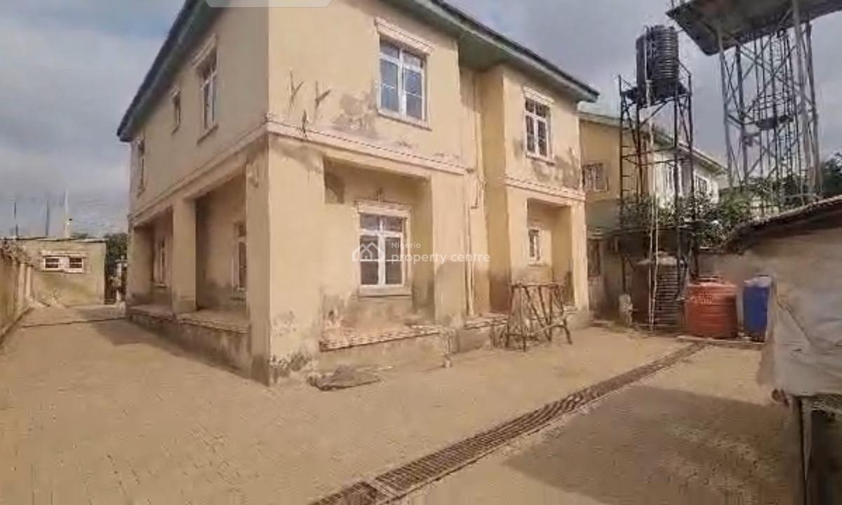 Spacious 4-bedrooms Semi Detached Duplex with Detached 2-rooms Bq, Inside an Estate, Gaduwa, Abuja, Semi-detached Duplex for Sale