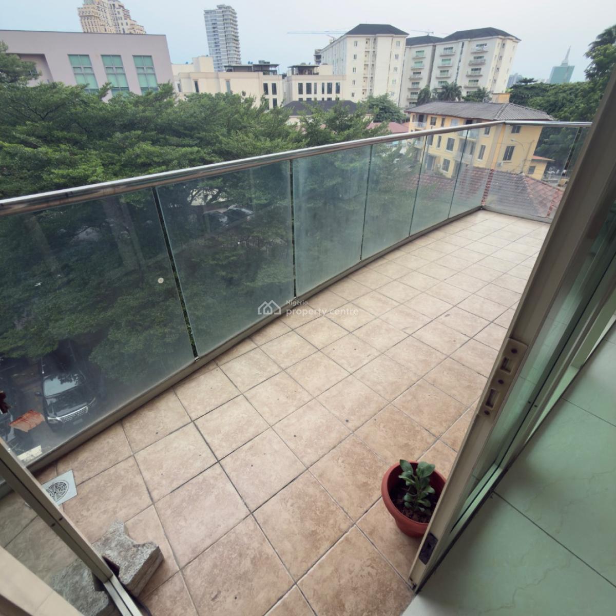 Shared 4 Bedroom Apartment in Ikoyi, Ikoyi, Lagos, Flat / Apartment for Rent