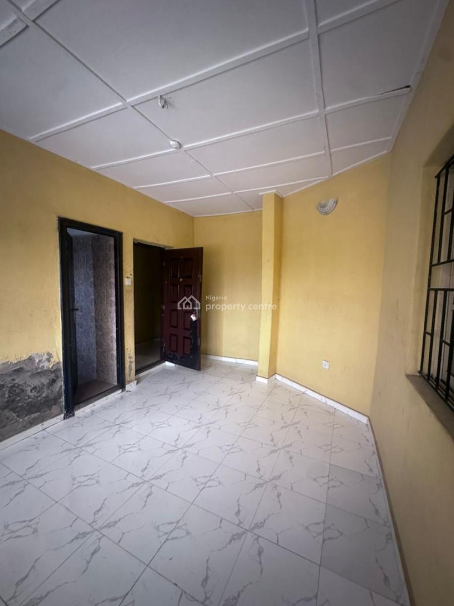 Spacious 3 Bedroom Apartment All Rooms En-suite with Visitor Toilet, Bucnor Estate - Behind Jakande Estate Isolo, Oke Afa, Isolo, Lagos, Flat / Apartment for Rent