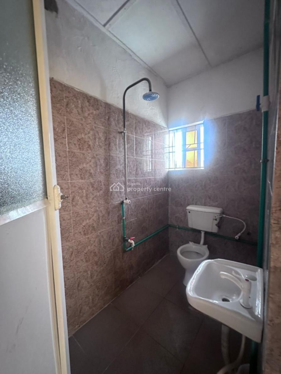 Spacious 3 Bedroom Apartment All Rooms En-suite with Visitor Toilet, Bucnor Estate - Behind Jakande Estate Isolo, Oke Afa, Isolo, Lagos, Flat / Apartment for Rent
