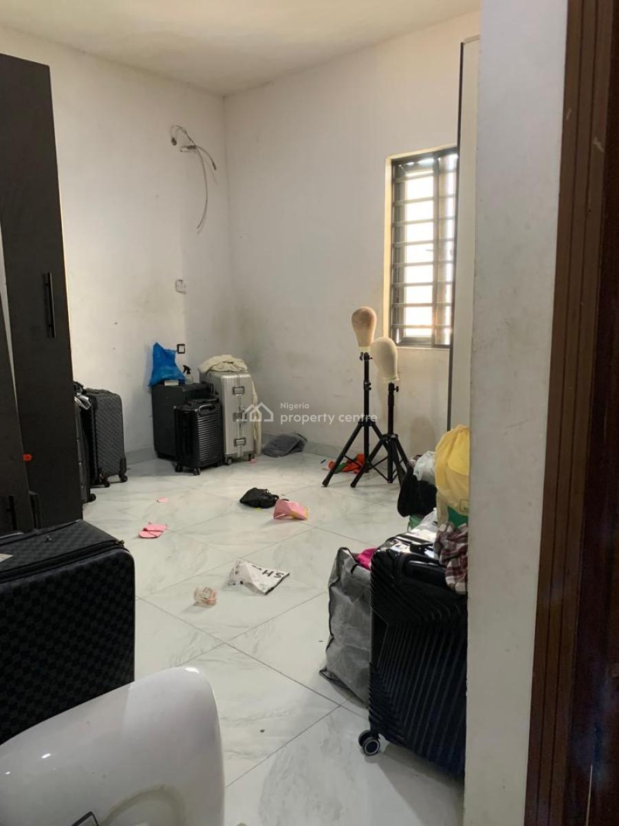 Spacious and Neat 3 Bedroom Apy, Ologolo, Lekki, Lagos, Flat / Apartment for Rent