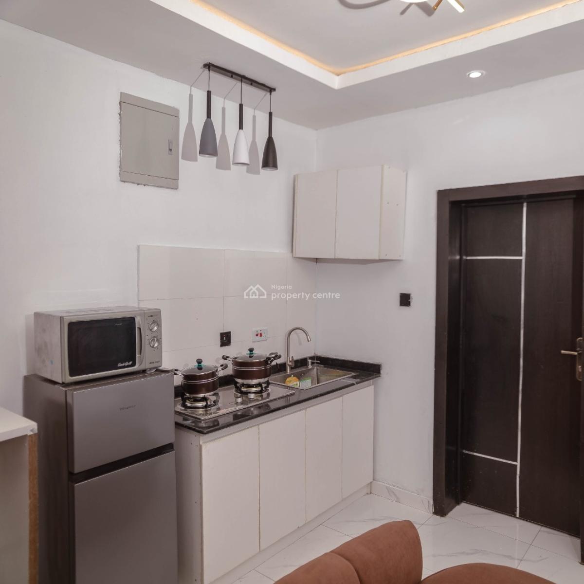 Comfortable 1 Bedroom Apartment, 18, Memudu Aremu Street, Ikate, Surulere, Lagos, Flat / Apartment Short Let