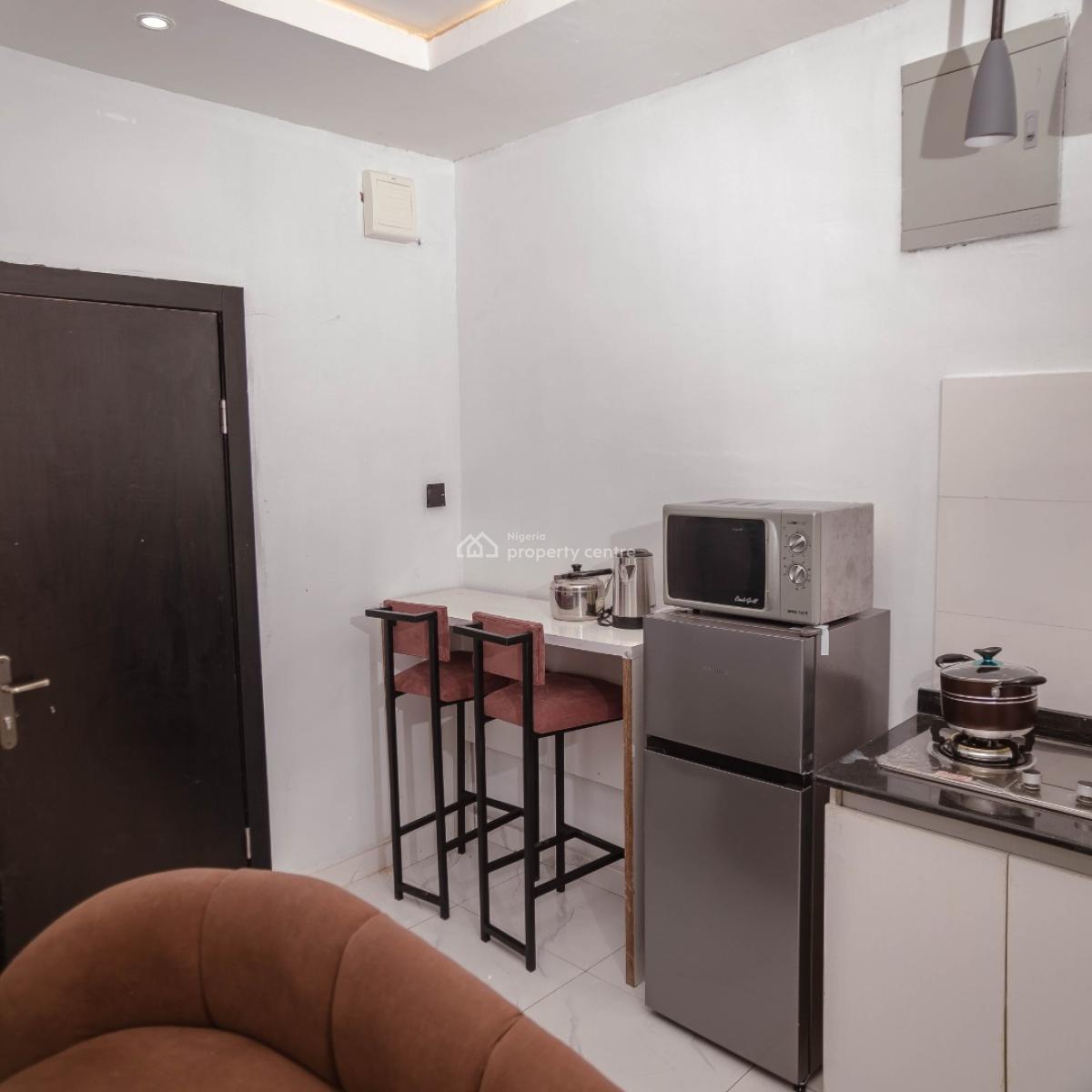 Comfortable 1 Bedroom Apartment, 18, Memudu Aremu Street, Ikate, Surulere, Lagos, Flat / Apartment Short Let