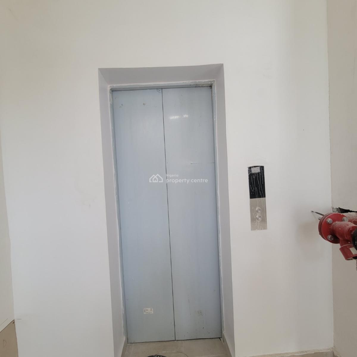 Lovely 2bedroom Bedroom Apartment with a Pool,elevator and Bq, Lekki Phase 1, Lekki, Lagos, Flat / Apartment for Rent