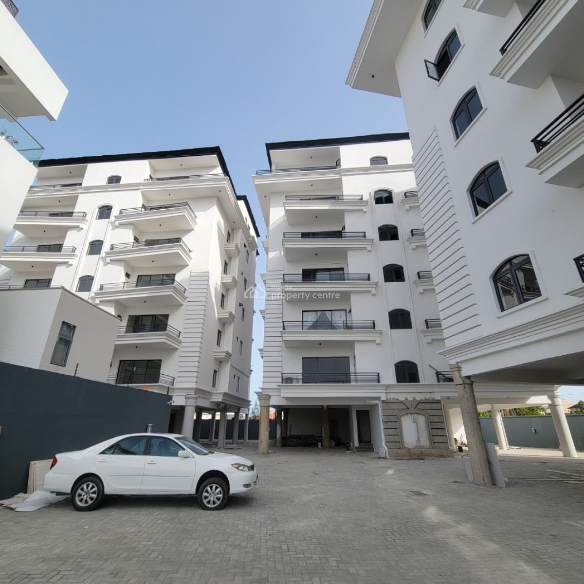 Lovely 2bedroom Bedroom Apartment with a Pool,elevator and Bq, Lekki Phase 1, Lekki, Lagos, Flat / Apartment for Rent