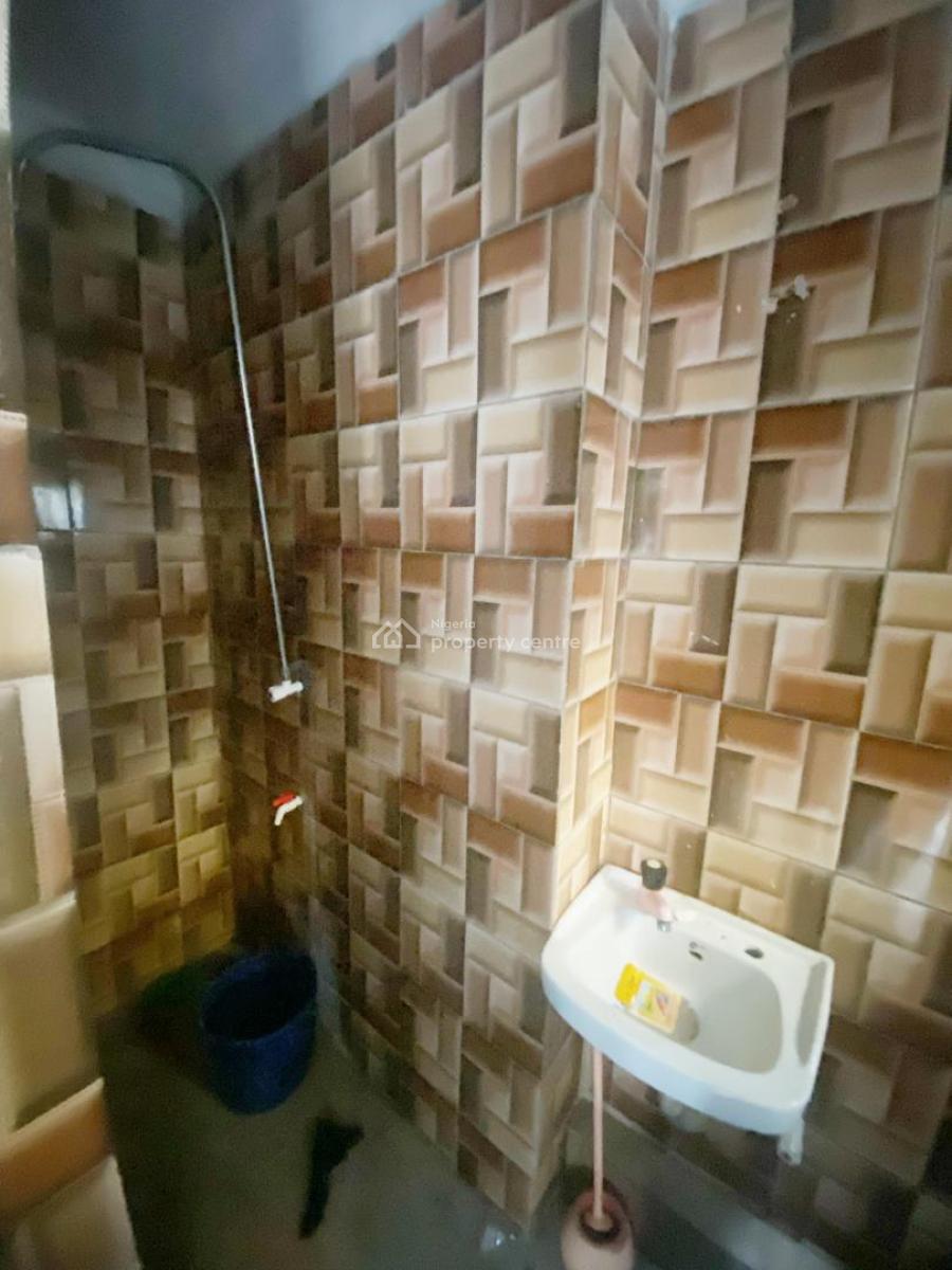 Luxury & Well Maintained Spacious 3 Bedroom Apartment, Gra Phase 1, Magodo, Lagos, Flat / Apartment for Rent