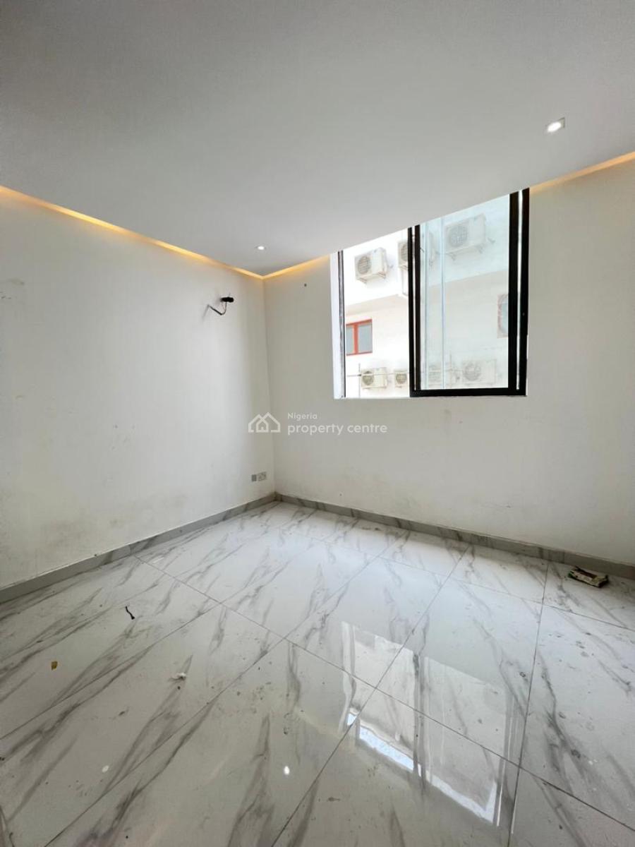 Spacious 2 Bedroom Apartment, Lekki Phase 1, Lekki, Lagos, Flat / Apartment for Sale