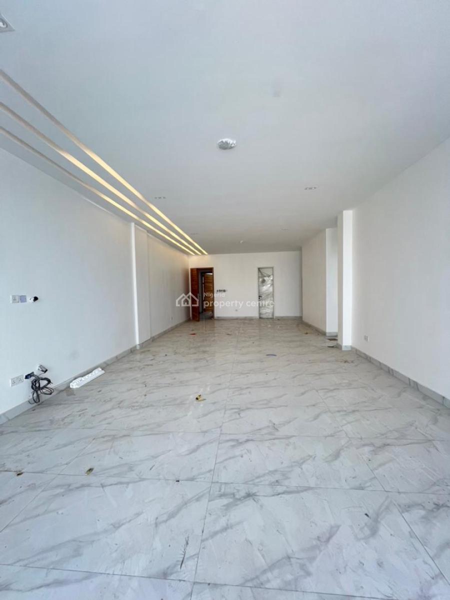 Spacious 2 Bedroom Apartment, Lekki Phase 1, Lekki, Lagos, Flat / Apartment for Sale