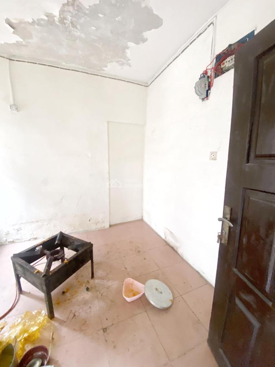 Luxury & Well Maintained 2 Bedroom Apartment, Omole Phase 2, Ikeja, Lagos, Flat / Apartment for Rent