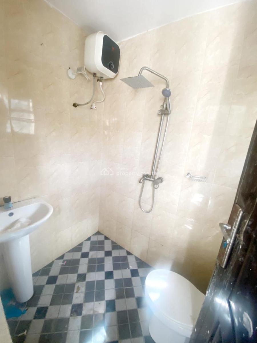 Luxury & Well Maintained 2 Bedroom Apartment, Magodo Phase 1, Magodo, Lagos, Flat / Apartment for Rent