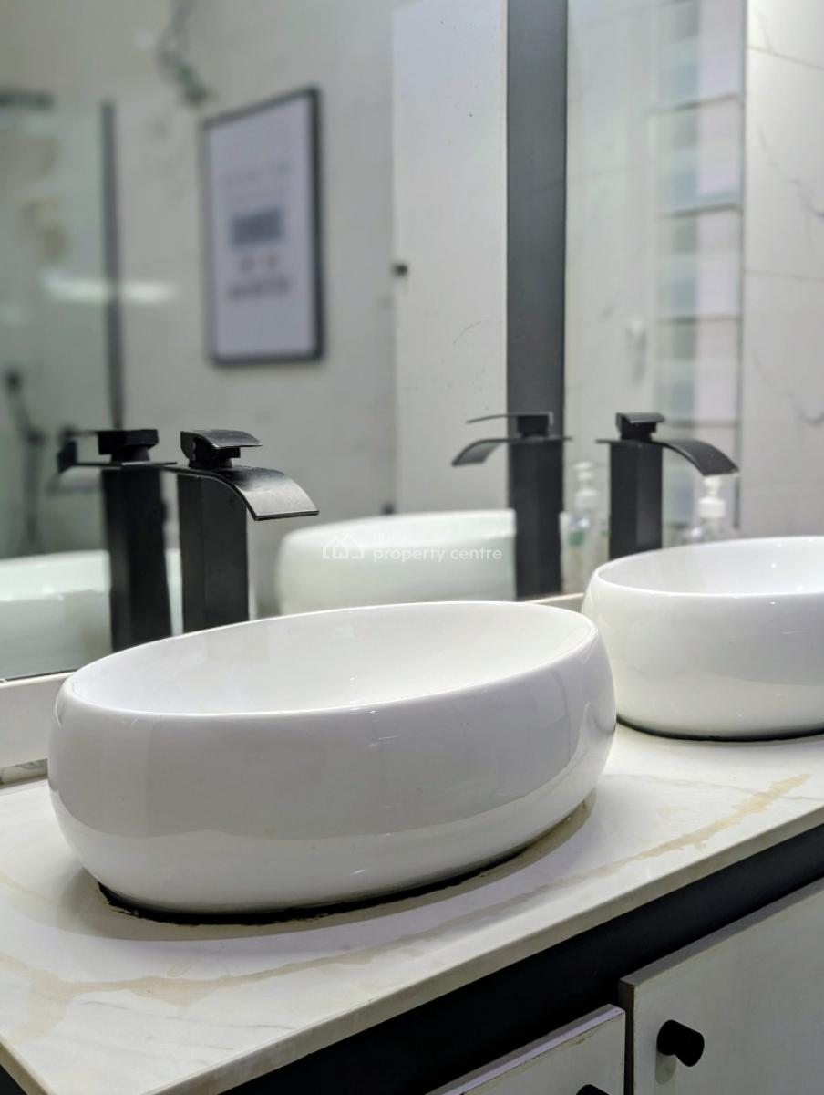 Nicely Furnished 2 Bedroom Apartment, Lekki Phase 1, Lekki, Lagos, Flat / Apartment Short Let